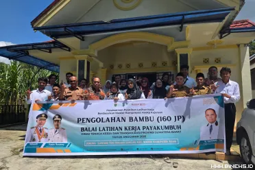 Sebanyak 16 warga mengikuti pelatihan pengolahan bambu...