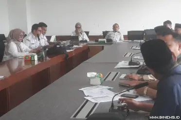 Badan Anggaran (Banggar) DPRD Kota Padang bersama Tim...