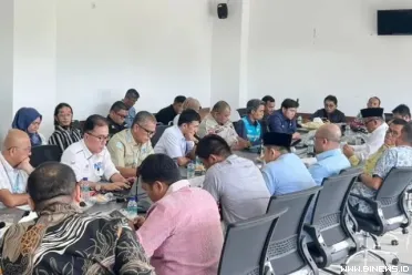Ketua Banggar DPRD Padang, Muharlion saat Rapat Banggar...