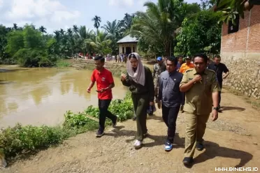 Bupati Dharmasraya, Annisa Suci Ramadhani, kembali meninjau...