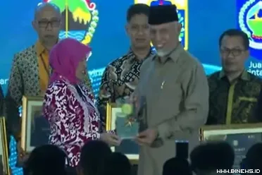 Pemerintah Provinsi Sumatera Barat meraih Anugerah Adinata...