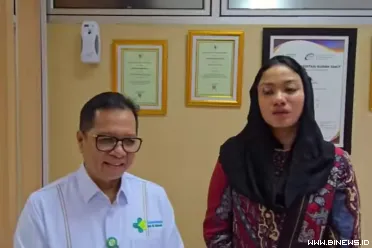 Bupati Dharmasraya, Annisa Suci Ramadhani, mendapat...