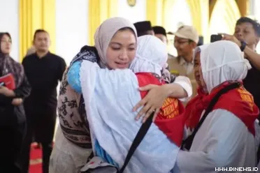 Bupati Dharmasraya, Annisa Suci Ramadhani, bersama Wakil...