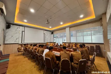 Bupati Solok, Jon Firman Pandu, memimpin rapat koordinasi...