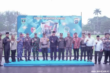 Bupati Solok, Jon Firman Pandu, menghadiri Apel...