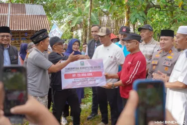 Bupati Solok Jon Firman Pandu kembali menunjukkan...