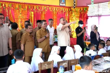Bupati Solok, Jon Firman Pandu bersama Wakil Ketua Komisi...
