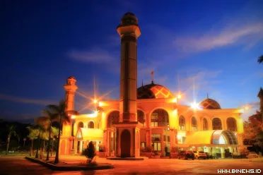 Masjid Siti Rawani di Jatiasih&mdash;yang menjadi latar...