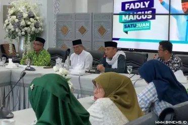 Maigus Nasir pada rapat kerja DMI Kota Padang yang...