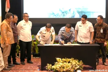 Bupati Solok, Jon Firman Pandu menandatangani Kesepakatan...