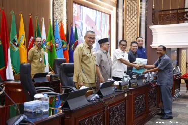 (DPRD) Sumbar menggelar rapat paripurna dengan agenda...