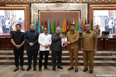 Rapat paripurna tersebut dipimpin langsung oleh Ketua DPRD...