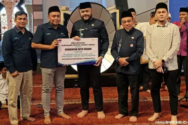 Wali Kota Padang, H. Fadly Amran, BBA dan Wakil Wali Kota...