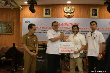 Kepala Departemen Komunikasi & Hukum Perusahaan PT Semen...