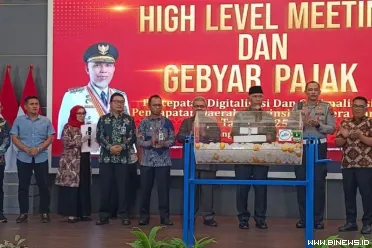 Sebanyak empat wajib pajak beruntung mendapat hadiah paket...