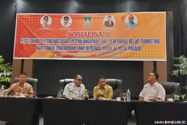 Wakil Ketua DPRD Sumbar Evi Yandri Rajo Budiman buka...