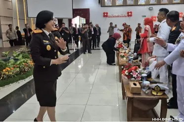 Usai melangsungkan upacara, rombongan Forkopimda Provinsi...