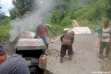 Matahari baru saja mencapai titik tertingginya di langit...