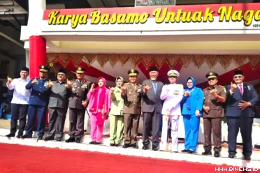 Gubernur Sumatera Barat Mahyeldi Ansharullah menghadiri...