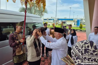 Gubernur Sumatera Barat (Sumbar) Mahyeldi Ansharullah...