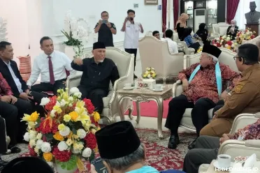 Gubernur Mahyeldi Ansharullah menerima audiensi Dato' Haji...