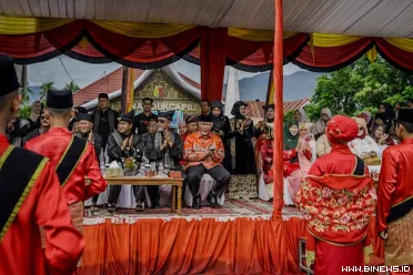Gubernur Sumatera Barat, Mahyeldi Ansharullah, membuka ...