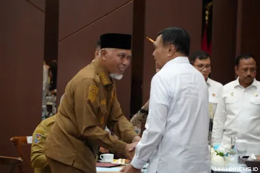 Gubernur Sumatera Barat (Sumbar), Mahyeldi Ansharullah...