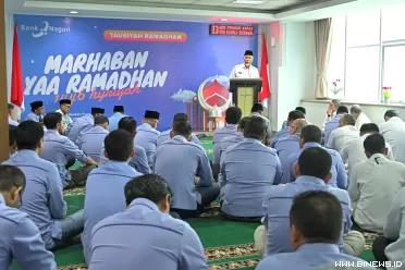 Gubernur selepas Salat Zuhur berjemaah dan mengisi program...