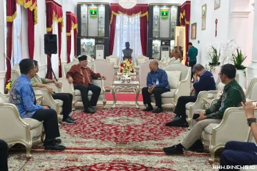 Mahyeldi saat menerima kunjungan Kepala Stasiun RRI Padang...