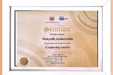 Penghargaan tersebut diberikan dalam rangkaian kegiatan...