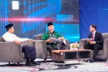 Gubernur Sumatera Barat, Mahyeldi Ansharullah, tampil...