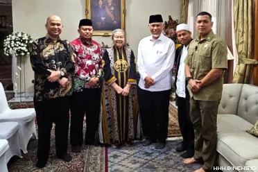 Gubernur Sumatera Barat melakukan takziah ke rumah duka...