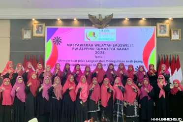 Anggota Komisi VI DPR RI dari Fraksi PKS, Hj. Nevi...