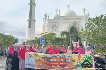 Hj. Nevi Zuairina, Anggota DPR RI Fraksi PKS Dapil Sumatera...