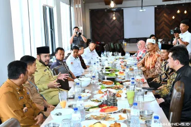 Wali Kota Padang, Fadly Amran, yang juga Ketua DMDI...