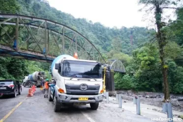 Jalur Lembah Anai yang menghubungkan Padang - Bukittinggi...