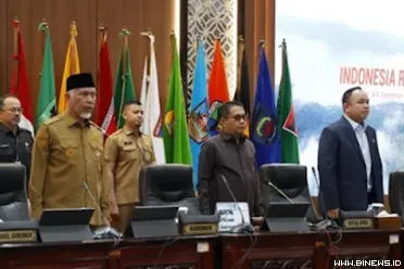 Wakil Ketua DPRD Provinsi Sumatera Barat, Evi Yandri Rajo...