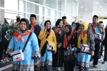 Sebanyak 390 jemaah haji kloter 03 Embarkasi Padang asal...