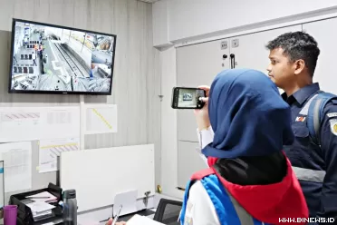 Pengecekan CCTV di Stasiun Padang, Senin (24/2). IST