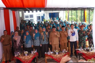 Tim Penilai yang dipimpin Staf Ahli TP-PKK Provinsi...