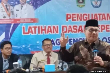 Ketua DPRD Provinsi Sumatera Barat, Muhidi melaksanakan...