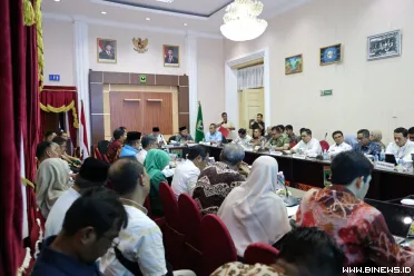 Muhidi saat menghadiri Focus Group Discussion (FGD)...