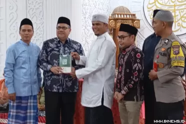 Ketua DPRD Sumbar Muhidi saat Safari Ramadhan di Mesjid Al...