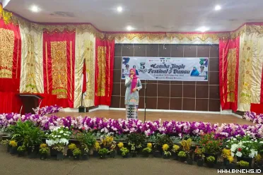 Ketua TP-PKK Kabupaten Solok Nia Jon Firman Pandu membuka...