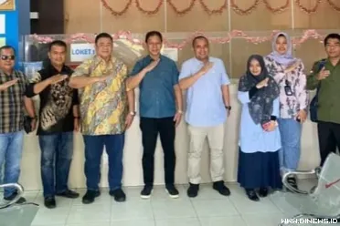 Komisi III DPRD Provinsi Sumatera Barat (Sumbar) memberikan...