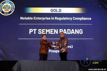 PT Semen Padang meraih penghargaan kategori Gold dalam...