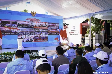 Presiden Prabowo Subianto melakukan dialog bersama sejumlah...