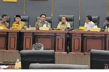 Komisi Pemberantasan Korupsi (KPK) mendatangi DPRD Kota...