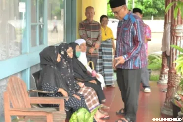 Suasana hangat menyelimuti Panti Sosial Tresna Werdha Sabai...