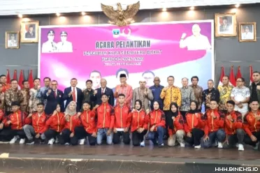 Gubernur Mayeldi saat menghadiri pelantikan pengurus Komite...